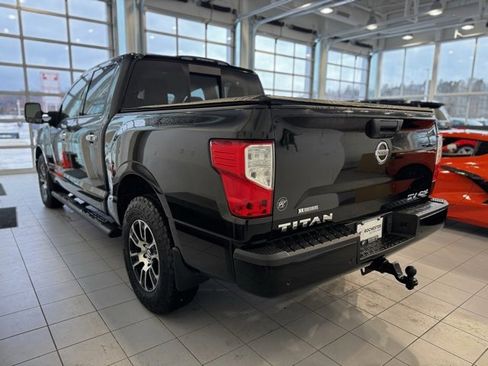 Used 2020 Nissan Titan SV image 43