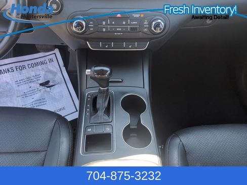 Used 2017 Kia Sorento LX w/ LX Convenience Package image 18