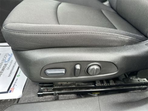 Used 2023 Chevrolet Malibu LT image 3