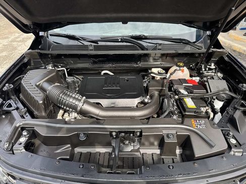 Used 2023 GMC Acadia SLT w/ Elevation Edition FWD image 3