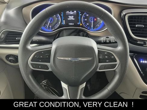 Used 2017 Chrysler Pacifica Touring Plus w/ Tire & Wheel Group FWD image 25