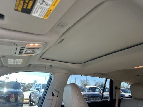 Used 2023 Toyota Highlander XLE image 17