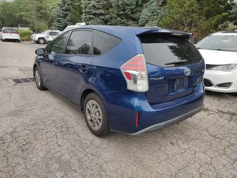 Used 2017 Toyota Prius V Three w/ Carpet Mat Package FWD image 6