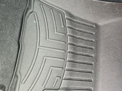 Used 2017 Toyota Tacoma TRD Sport w/ Tow Package (A/T) image 25