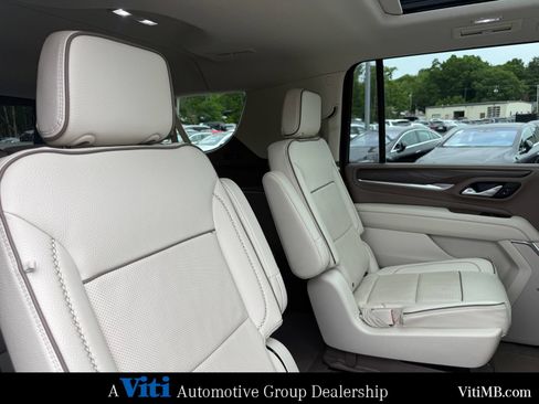 Used 2023 GMC Yukon XL Denali AWD/4WD image 28