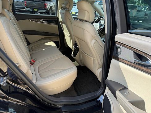 Used 2019 Lincoln Nautilus Reserve FWD image 17