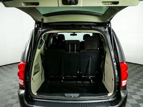 Used 2016 Dodge Grand Caravan SXT w/ UConnect Hands-Free Group FWD image 28