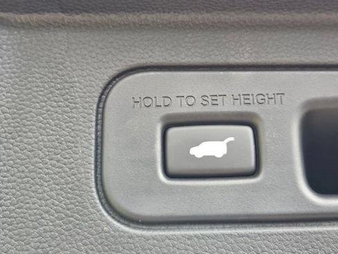 Used 2025 Honda Pilot TrailSport image 28