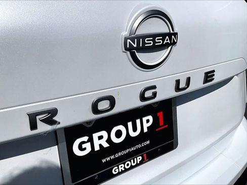 Used 2025 Nissan Rogue SV FWD image 10
