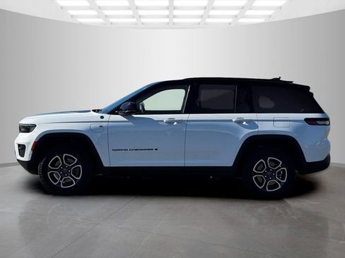 Certified 2023 Jeep Grand Cherokee Trailhawk w/ Advanced Protech Group II AWD/4WD image 4