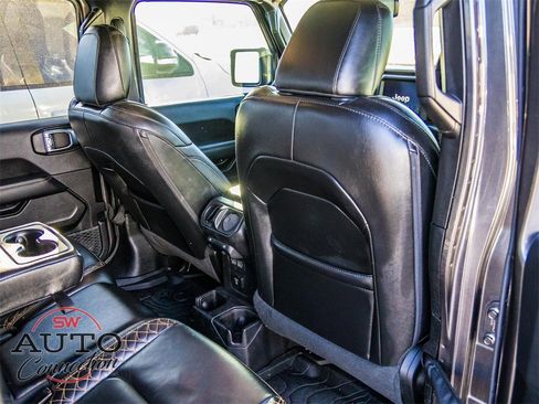 Used 2021 Jeep Gladiator Overland image 19
