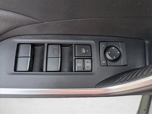 Used 2021 Toyota RAV4 XLE Premium image 10