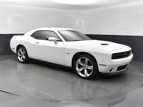 Used 2018 Dodge Challenger R/T image 19