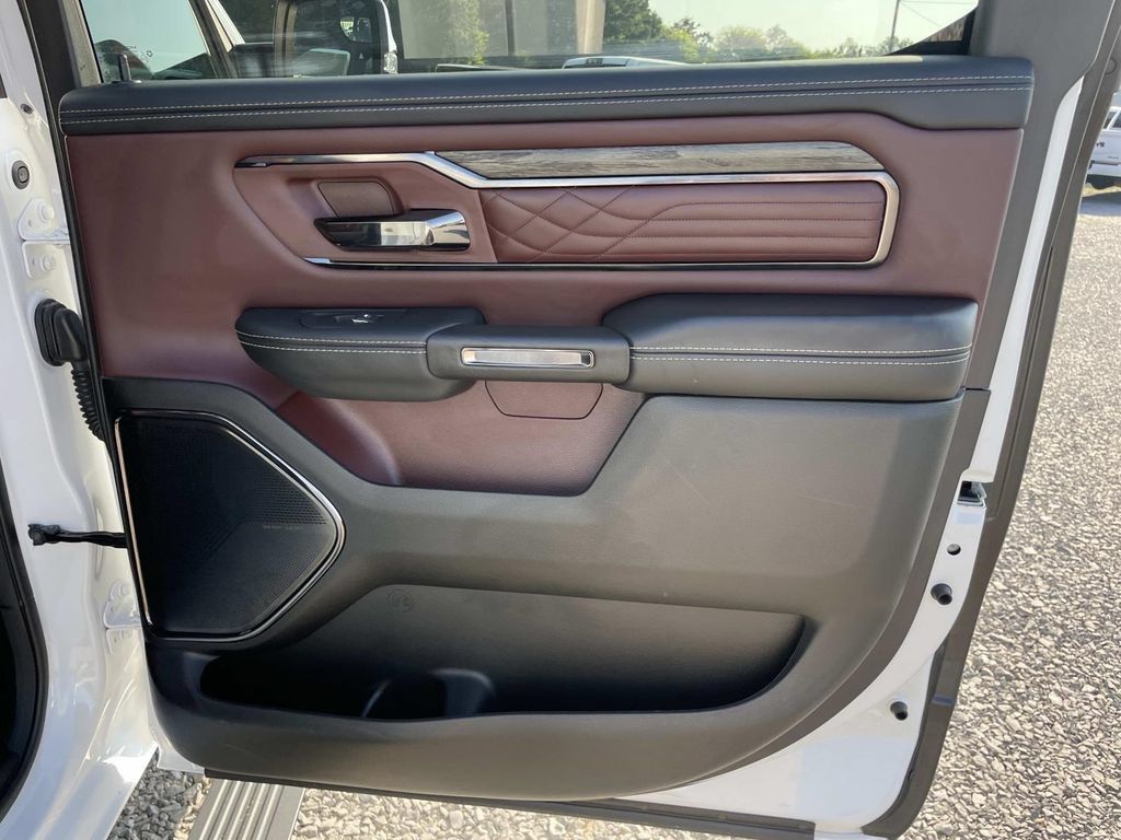 Used 2025 RAM 1500 Limited AWD/4WD image 26