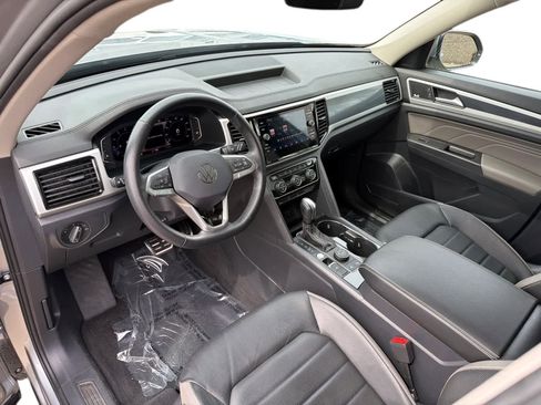 Used 2023 Volkswagen Atlas SEL Premium AWD/4WD image 2