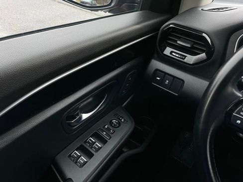 Certified 2025 Honda Pilot Touring image 23