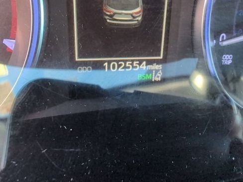 Used 2019 Toyota Highlander XLE image 2