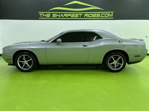 Used 2011 Dodge Challenger RWD image 6