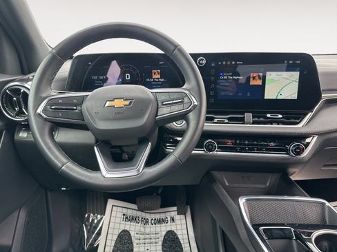 Used 2025 Chevrolet Equinox LT AWD/4WD image 8