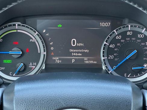 Used 2022 Toyota Highlander XLE AWD/4WD image 11
