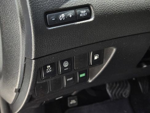 Used 2020 Nissan Rogue S FWD image 17