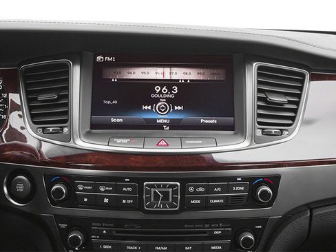 Used 2014 Hyundai Equus Signature RWD image 12