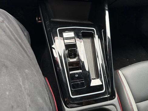 Used 2025 Volkswagen GTI SE FWD image 18