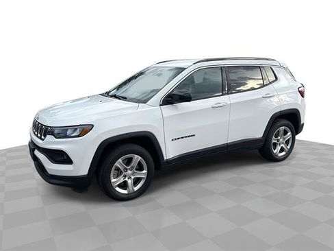Used 2023 Jeep Compass Latitude image 1