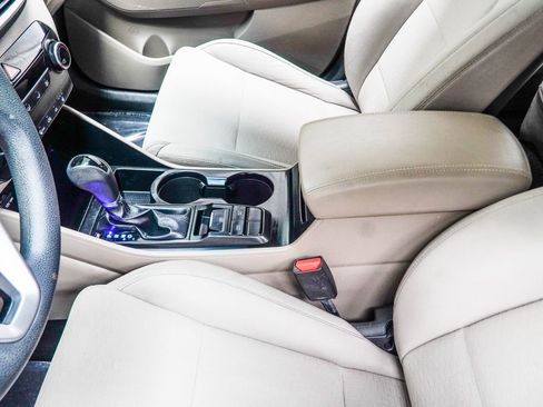 Used 2019 Hyundai Tucson Value FWD image 17