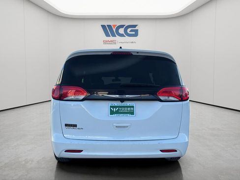 Used 2022 Chrysler Voyager LX FWD image 8