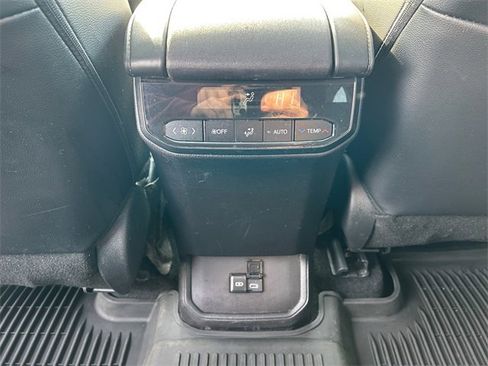 Used 2024 Toyota Highlander XLE image 24