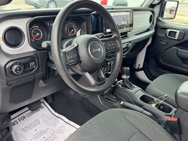 Used 2025 Jeep Gladiator Sport AWD/4WD image 11