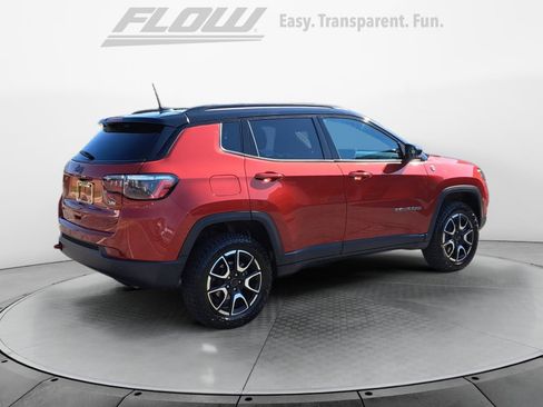 Used 2025 Jeep Compass Trailhawk AWD/4WD image 9