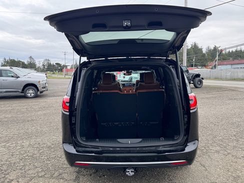 New 2026 Chrysler Pacifica Pinnacle image 7