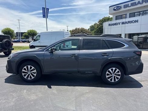 Used 2025 Subaru Outback Premium AWD/4WD image 2