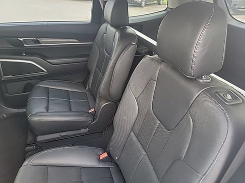 Used 2021 Kia Telluride EX w/ EX Premium Package FWD image 13