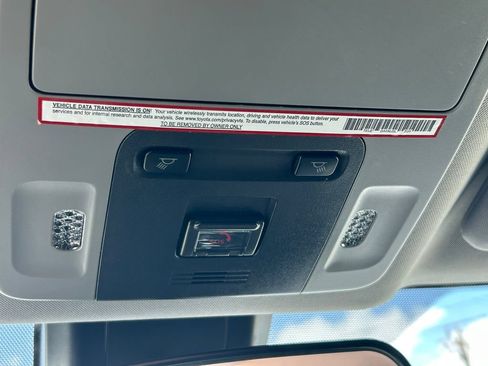 Used 2021 Toyota Camry SE FWD image 17