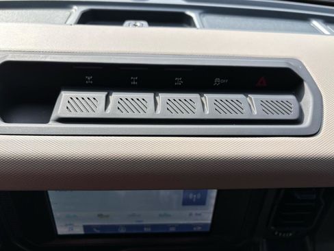 Used 2022 Ford Bronco Wildtrak image 36