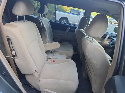 Used 2013 Toyota Highlander Plus AWD/4WD image 17