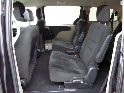 Used 2016 Dodge Grand Caravan SXT image 25