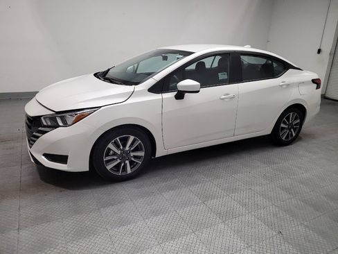 Used 2024 Nissan Versa SV FWD image 2