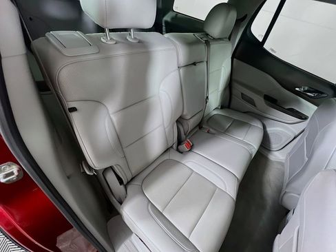 Used 2023 GMC Acadia SLT image 28