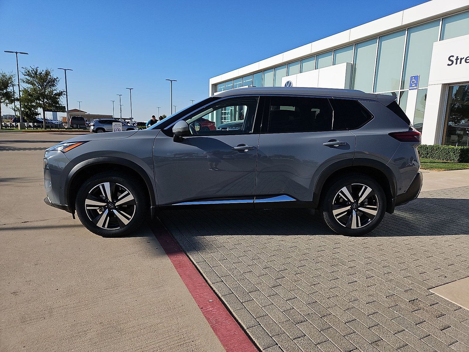 Used 2023 Nissan Rogue SL w/ SL Premium Package FWD image 5