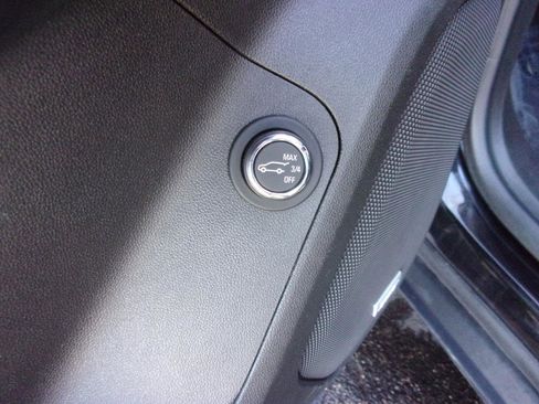 Used 2018 GMC Acadia SLT image 17