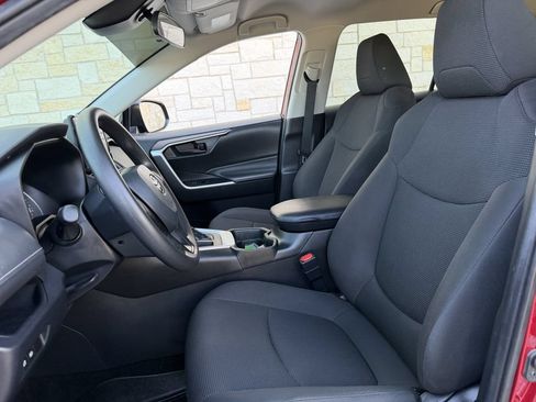 Used 2020 Toyota RAV4 LE FWD image 24