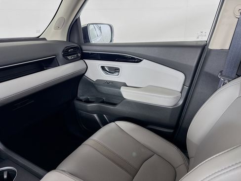 Certified 2025 Honda Pilot Touring image 29