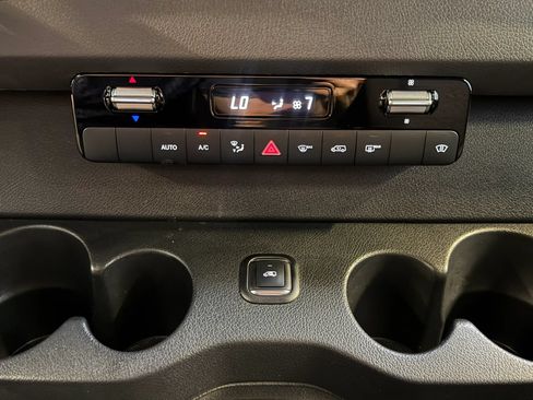 Used 2021 Mercedes-Benz Sprinter 2500 image 18