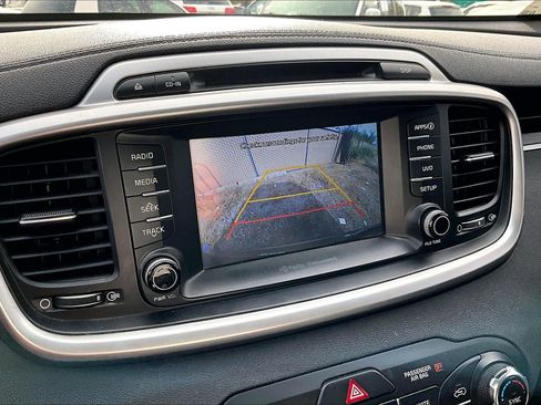 Used 2018 Kia Sorento FWD image 21