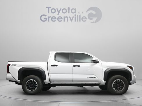 Certified 2024 Toyota Tacoma TRD Off-Road AWD/4WD image 18