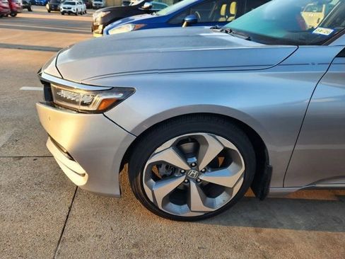 Used 2018 Honda Accord Touring image 7